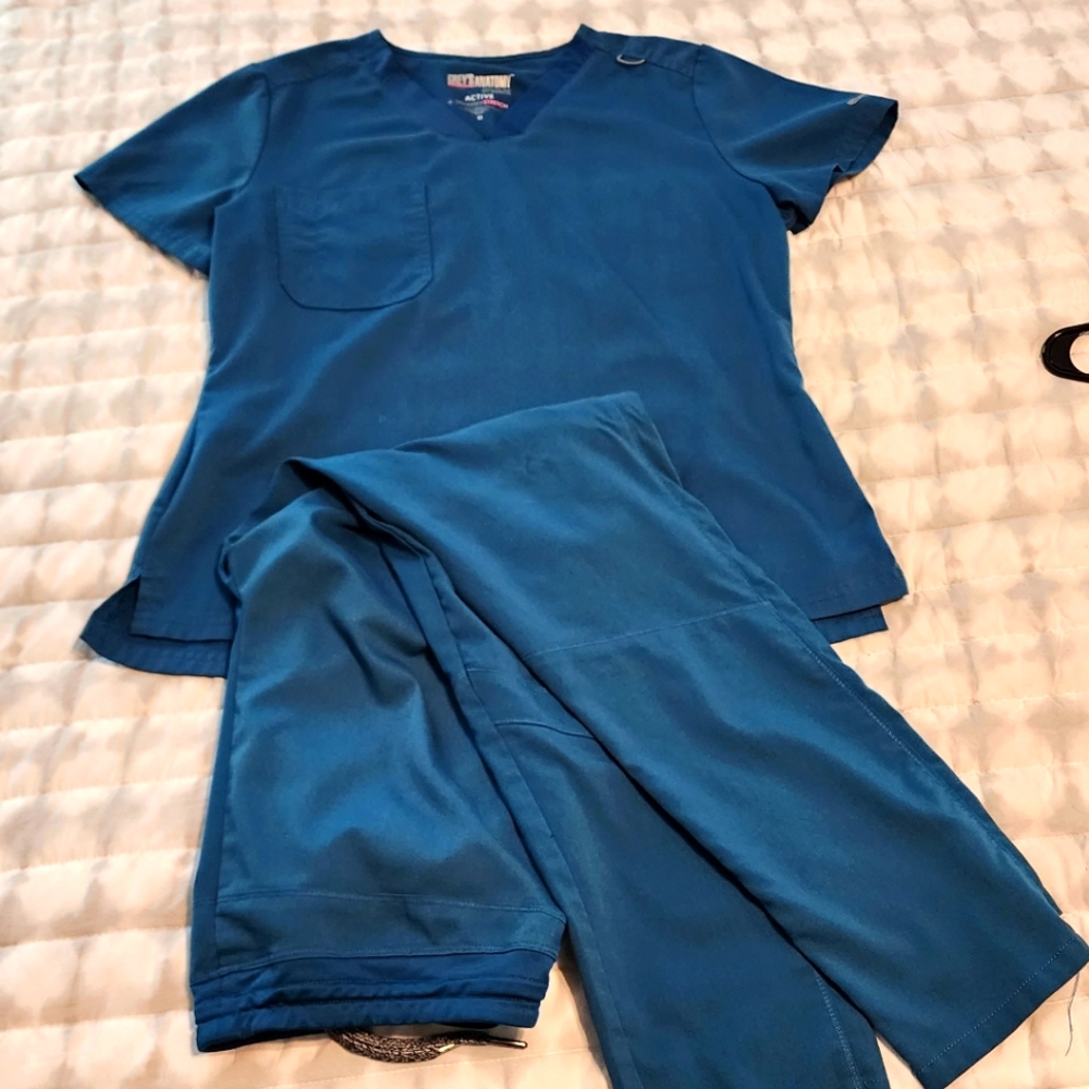 Grey's Anatomy ACTIVE Scrub Set